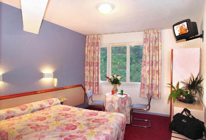Hotel Saint Contard Lourdes Room photo